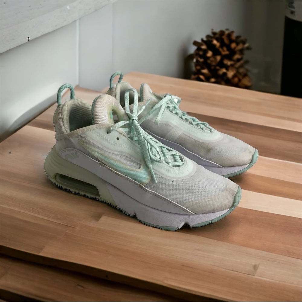 Nike Air Max 2090 White Pale Mint Green- dj3029-100 Womens Size 9